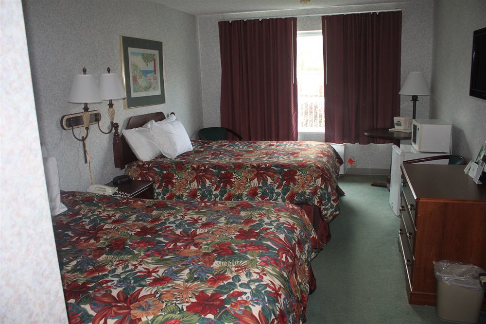 Super 6 Inn & Suites Williamstown Ngoại thất bức ảnh